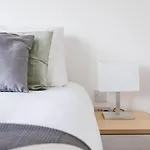 Cresta House - Modern Apartments